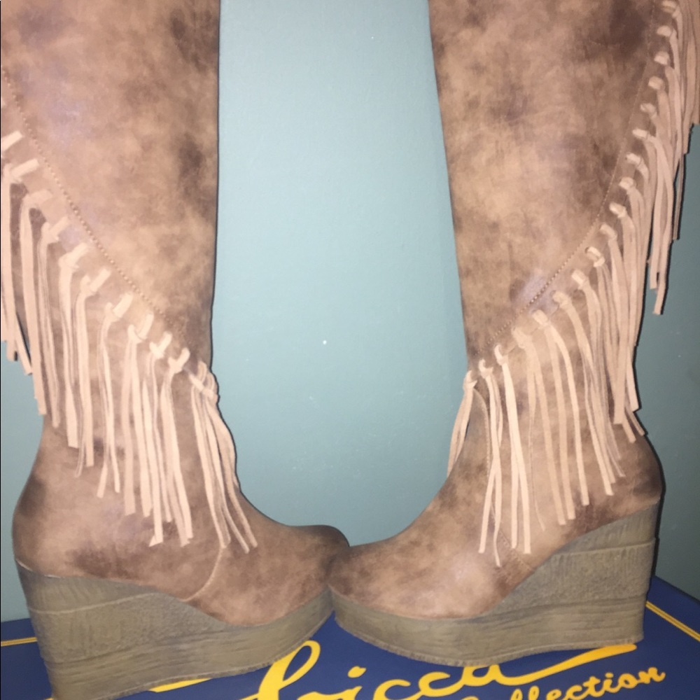 Wedge boots
